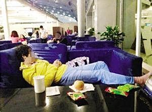 患癌女子携尿袋乘飞机 登机时被东航机长拒载 - 中国民用航空网