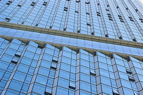 明框玻璃幕墙设计有助更多自然光透入-广东信鼎建设工程有限公司