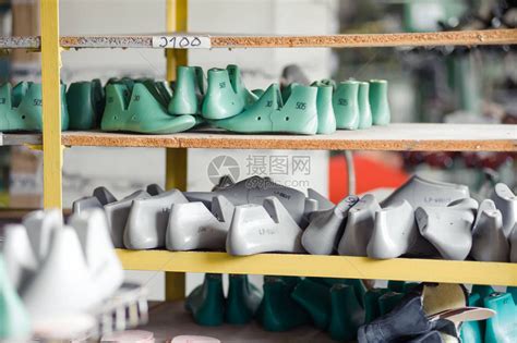 Footpatrol 鞋店设计 – 米尚丽零售设计网 MISUNLY- 美好品牌店铺空间发现者