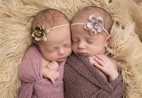 英摄影师拍双胞胎宝宝熟睡照萌翻众人--图片频道--人民网