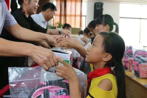 【暑期社会实践】我校志愿者赴百色市隆林县开展关爱女孩行动志愿服务活动-广西民族大学网站