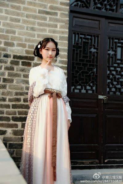 唐装中国风女装传统汉服女对襟刺绣上襦齐胸襦裙大摆雪纺裙两件套-阿里巴巴