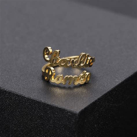 一件起订 Custom不锈钢双名字戒指 DIY两名字钛钢戒指开口可调节-阿里巴巴