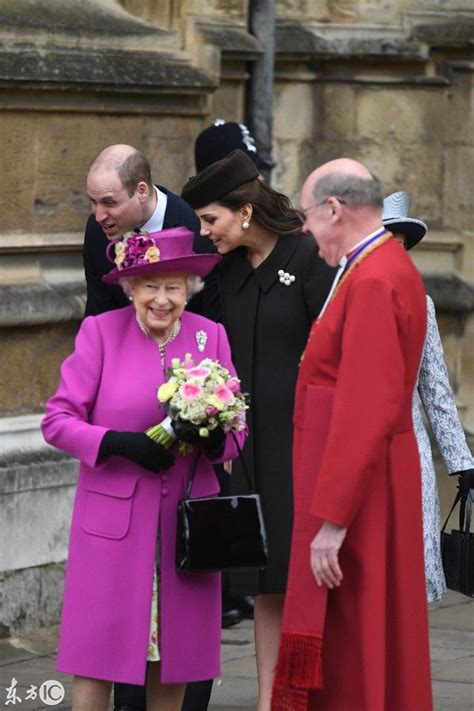 英国皇室成员参加复活节活动，凯特王妃孕肚明显