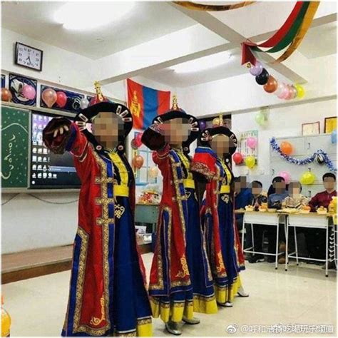 赤峰蒙中 元旦活动教室悬挂蒙古国旗及国徽引发热议，你怎么看？