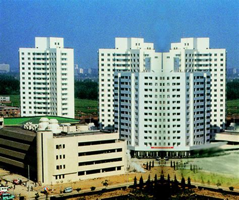 亚运村最早的商务写字楼北京国际会议中心，承接了80-90年代的希望