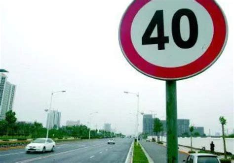 向海大道提速，限速60公里的标志牌换成了限速70公里