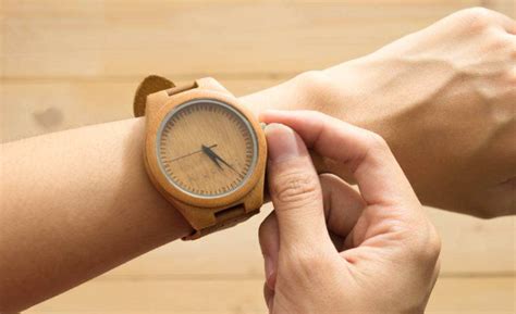 手表调时间,如何调手表的时间和日期-众表网