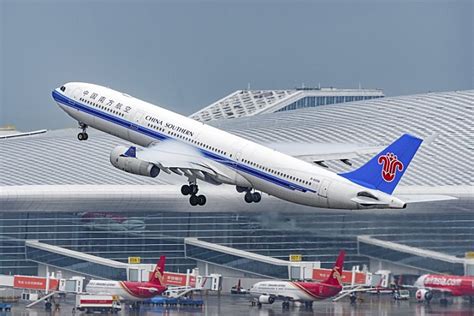 时隔145天，深圳机场航班量重回一千大关 - 民用航空网