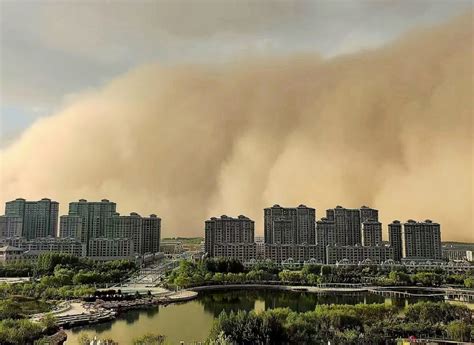 新疆喀什遭遇大风沙尘天气袭击 满城一片黄(图)-搜狐新闻