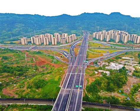 重庆城投基础设施建设有限公司副总经理蔡汝一赴李家沱项目检查指导工作