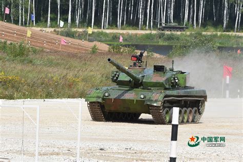 中美新型坦克同日亮相！军事强国加速更新坦克，未来仍是陆战之王