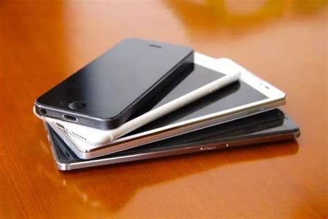 华强北二手手机市场，iPhone11Promax大降价，商家直呼亏惨了