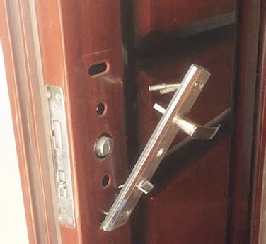 简单的房门开锁技巧，自己快速开锁方法-小啄_啄木鸟家庭维修