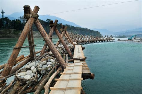 都江堰的安澜桥有怎样的发展史？