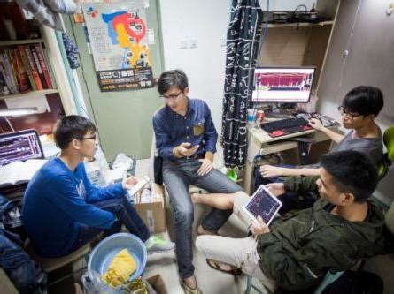 武汉大学生炒股半年赚24万 每天看盘6小时