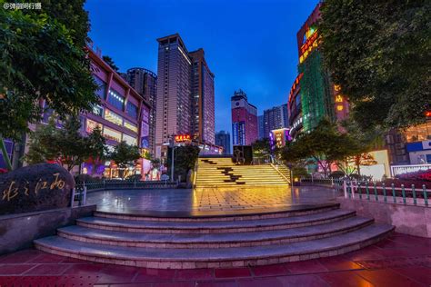 重庆最大的城市广场，夜生活精彩纷呈，市民和游客皆爱的打卡地-搜狐大视野-搜狐新闻