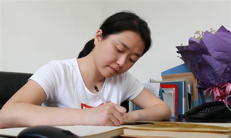 【爱国情 奋斗者 重大人】陈甜甜：她是一道微光 守护学生每一步成长 - 综合新闻 - 重庆大学新闻网