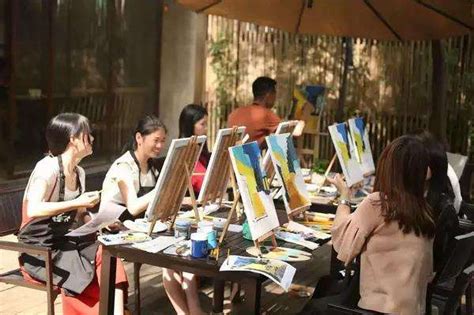 青海唐卡艺术小镇：“劳模画师”师带徒，文化扶贫富一方 - 西藏在线