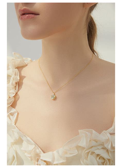 香水瓶项链蝴蝶花朵项链宝石925银项链设计小众首饰设计