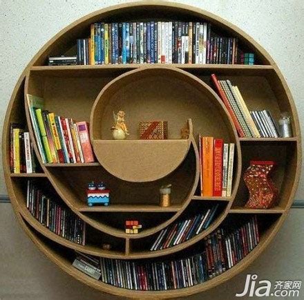 书房内的书柜具有强大的收纳功能，几何柜的设计让收纳也变得更有条理，拿取十分方便。_绿色现代_529177-家居在线装修效果图