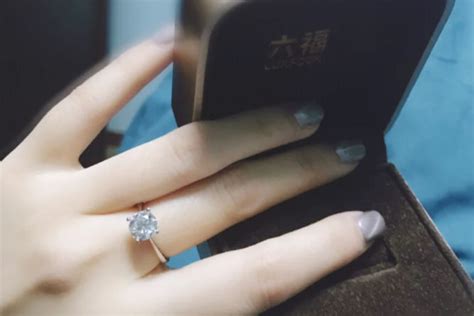 订婚钻戒多少钱 怎么选择适合自己价位的戒指 - 中国婚博会官网