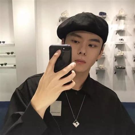 非主流马甲男生头像