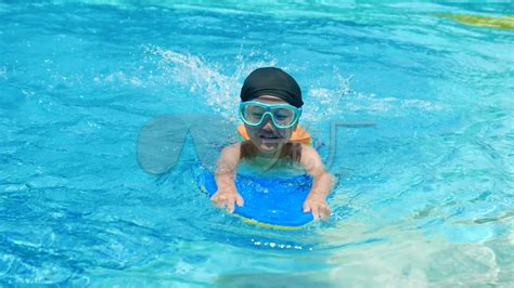 儿童水下游泳高清图片下载-正版图片501328747-摄图网