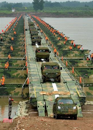 中国陆军组建超30个中型合成旅 或装备9000辆轮战_手机新浪网