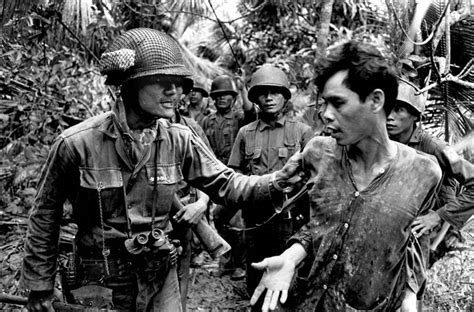 越战老照片，图2被处决战俘面如死灰