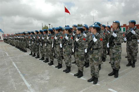 中国第18批赴黎巴嫩维和部队成立，六位女兵英姿飒爽