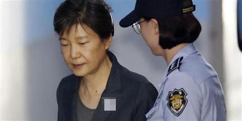 “干政门”案开审三年后，朴槿惠狱中首次要求查看调查记录 - 西部网（陕西新闻网）