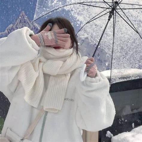 冬天下雪的唯美女生头像 冬天女生头像下雪图片大全(2)_配图网
