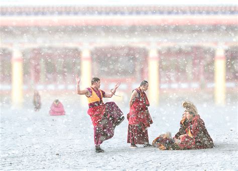 Stunning images of devout Tibetan Buddhist pilgrims in winter[1 ...