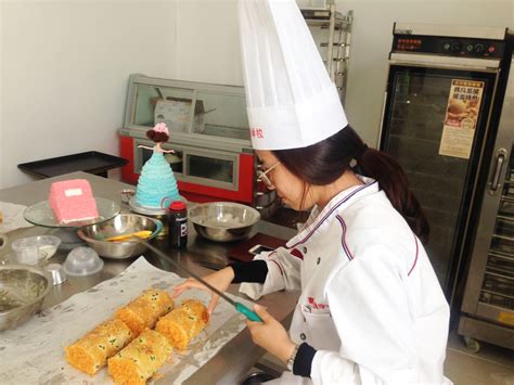 西点烘焙班教学内容有哪些_学西点_陕西新东方烹饪学校
