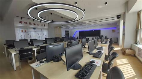计算机网络综合实训室-信息科技学院