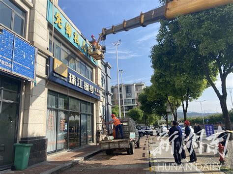张家界市中心城区澧水大桥9月8日爆破