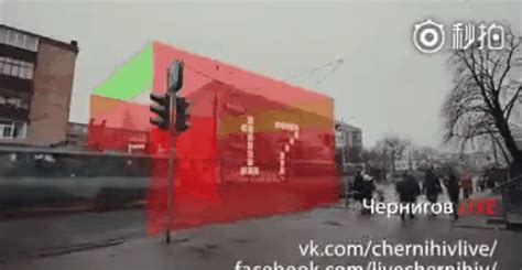 乌克兰街头的概念版增强现实红绿灯幕墙 - 雷科技