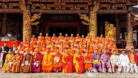 中国佛教协会南传佛教福慧袈裟布施仪式在云南隆重举行_凤凰佛教