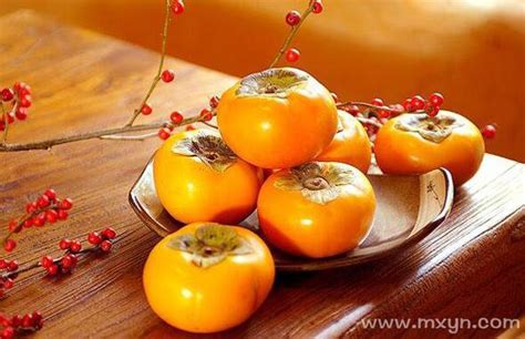 众多市民和游客争相打卡，苏州“网红柿子树”成知名打卡点_新华报业网