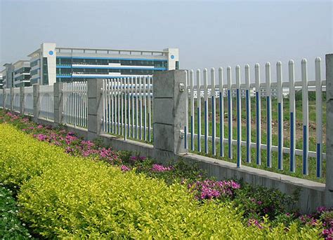 草坪护栏pvc塑钢护栏庭院围墙户外绿化栅栏塑料篱笆栏杆花园围栏-阿里巴巴