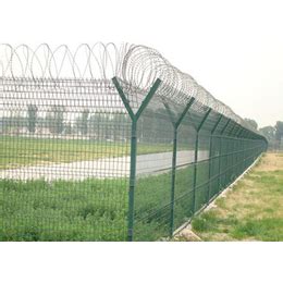 三角折弯护栏网现货公园铁丝防护网绿色浸塑围网批发|价格|厂家|多少钱-全球塑胶网