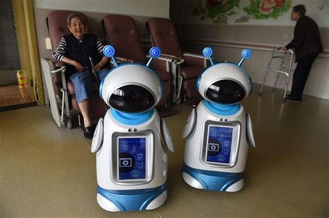 老年人有了新“老伴”养老机器人亮相“互联网之光”_中国机器人网