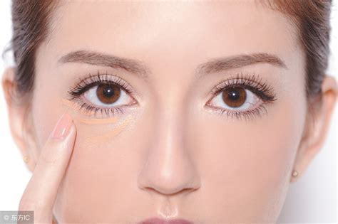 怎么治疗黑眼圈的最快方法（有黑眼圈是代表睡眠不足吗？10招教你快速有效去除黑眼圈） | 说明书网