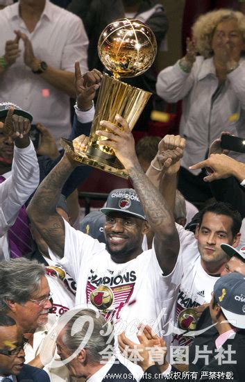 组图：热火卫冕NBA总冠军 回顾迈阿密三次夺冠瞬间【6】--体育--人民网