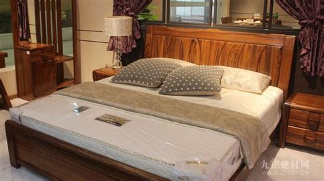 中式实木床1.8米双人床简约现代老榆木床新中式纯实木床架子床-美间设计