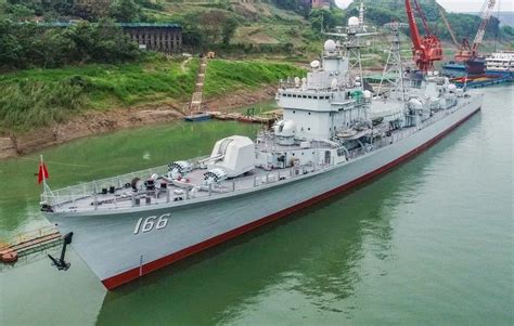 海军退役的166舰停泊在重庆长江边，成了重庆建川博物馆的历史陈列馆_九龙