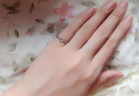 戒指戴不同手指的含义 女生戒指的戴法图解 - 中国婚博会官网