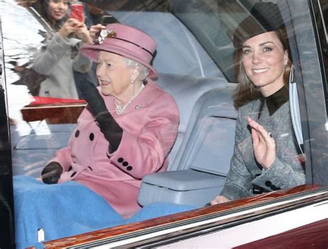 热点 _ 凯特首次单独陪同英女王出席活动，93岁粉红女王娇艳更胜王妃，梅根再次“躺枪”