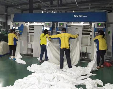 探访上海最大铁路卧具洗涤厂 日均洗涤床单被套等14万件重达35吨|卧具|床单|被套_新浪新闻